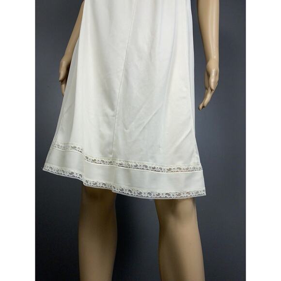 Vintage JCPenney Size Small Half Slip Nylon A-Line Cream Semi-Sheer ILGWU Union - Picture 3 of 8